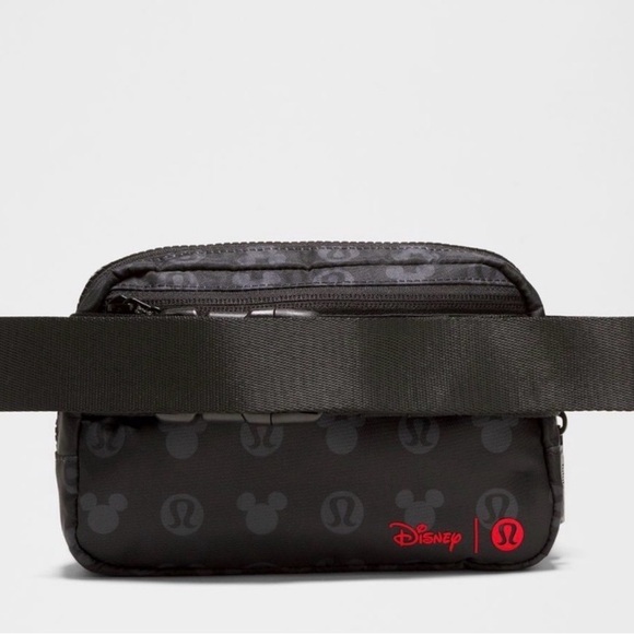 lululemon athletica Disney NWT Belt Bag black and grey - Picture 4 of 6